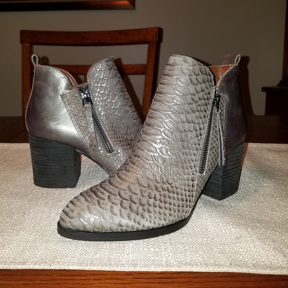 Donald J. Pliner Shoes - NWOB, Donald J. Pliner Edyn Bootie